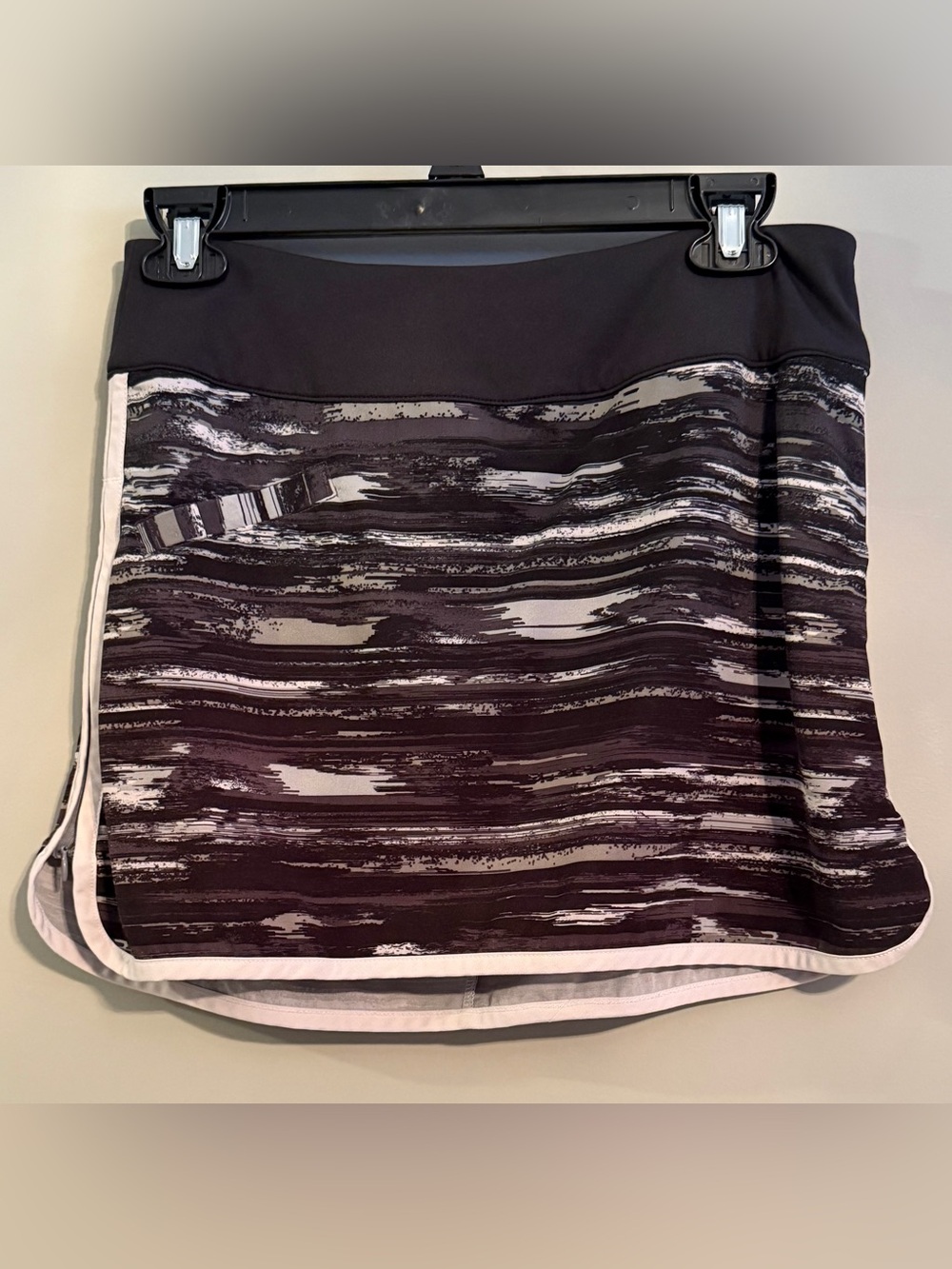 Black and White Abstract Striped Skort Size 4